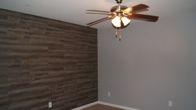 Building Photo - 375 Niblick Dr