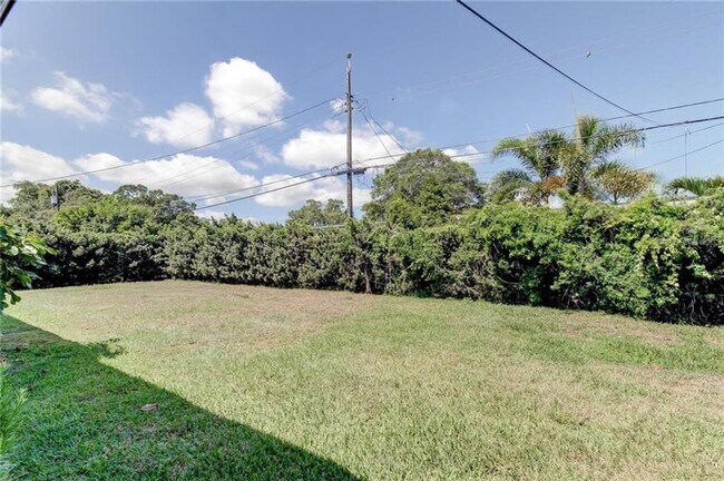 Building Photo - 1126 Woodcrest Ave