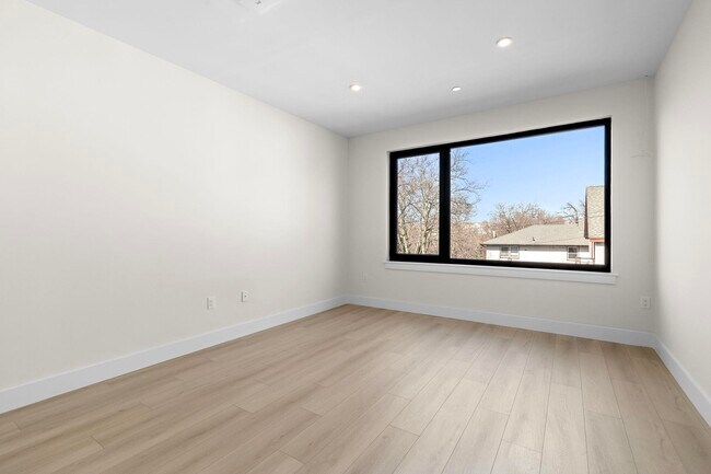 Building Photo - 4525 Bergenwood Ave
