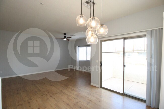 Building Photo - 525 N Miller Rd