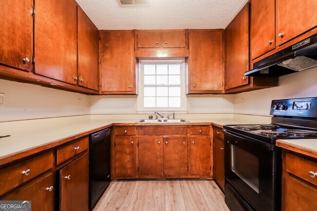 Building Photo - 235 Ashland Dr