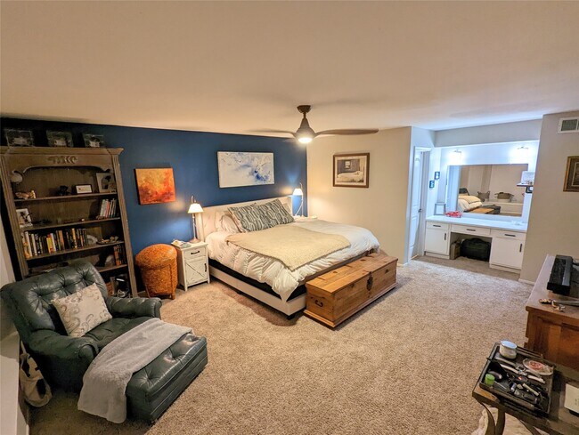 Building Photo - 13374 Trail Hollow Dr