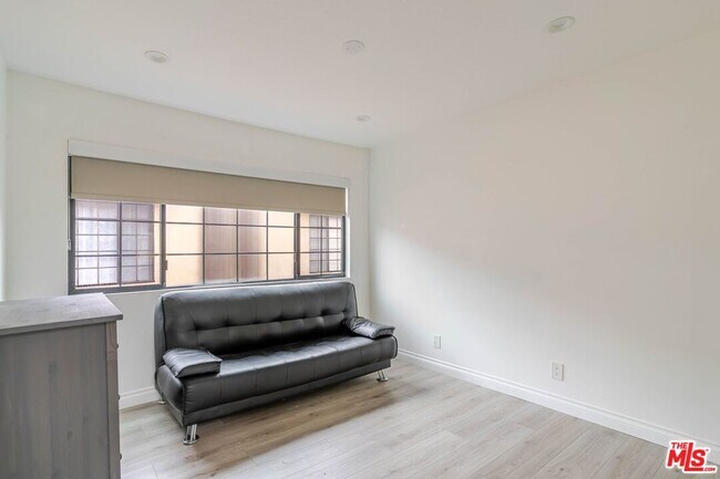 Building Photo - 5820 Yolanda Ave