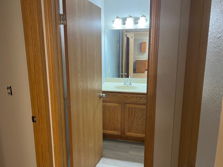 Building Photo - 431 Central AVE W