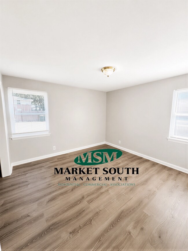 Building Photo - MIDTOWN SAVANNAH- AVAILABLE NOW! APPOINTMENT NEEDED TO VIEW!