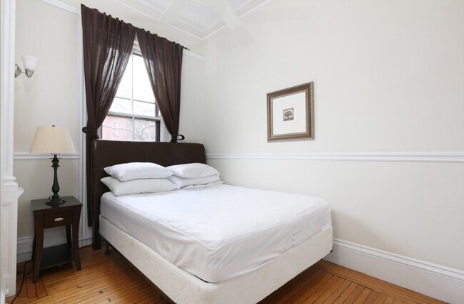 Building Photo - 296 Marlborough St