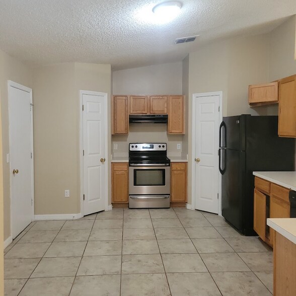 Building Photo - 935 Vanderbilt Dr