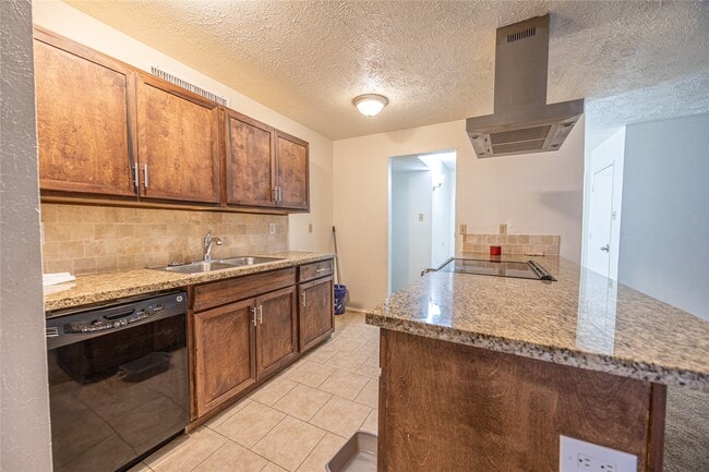 Building Photo - 14658 Flair Dr
