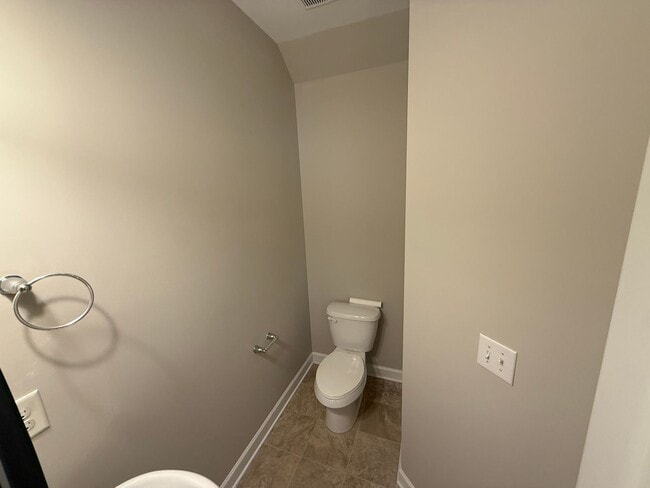 Building Photo - Modern Townhome in Steele Creek – Walkable to Shops, Parks & Dining!