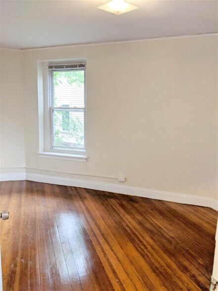 Building Photo - 4 Craigie Cir