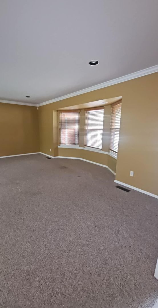 Building Photo - Beautiful 3 bed home