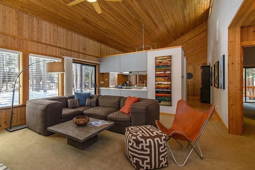 Building Photo - 14745 Davos Dr