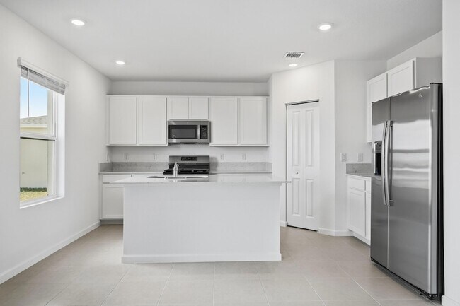 Building Photo - 10739 NW Moon Rise Ln