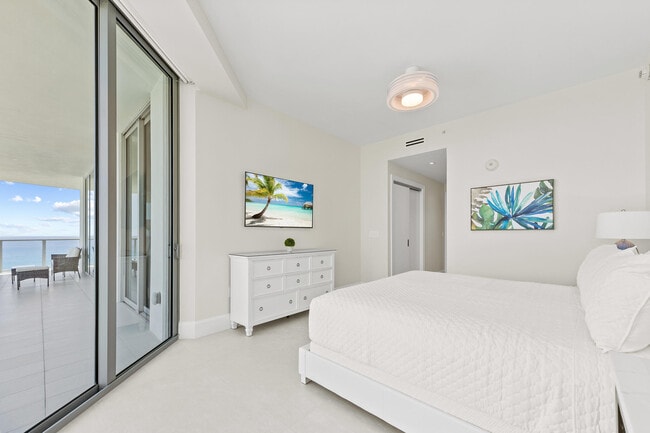 Building Photo - 3100 N Ocean Dr