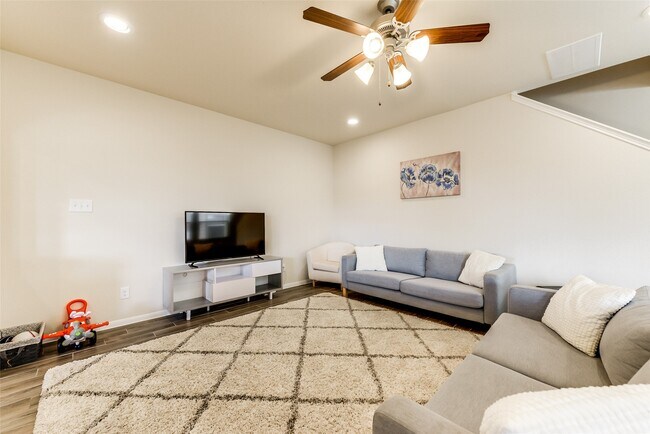 Building Photo - 8407 Hawthorn Vly Ln