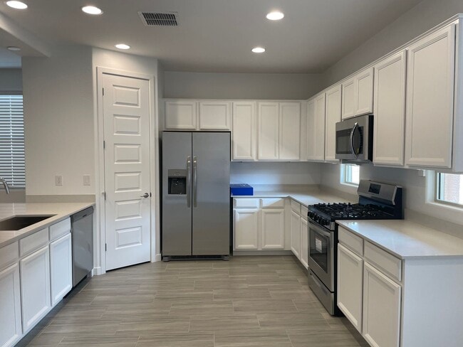 Building Photo - 9343 W Glenrosa Ave