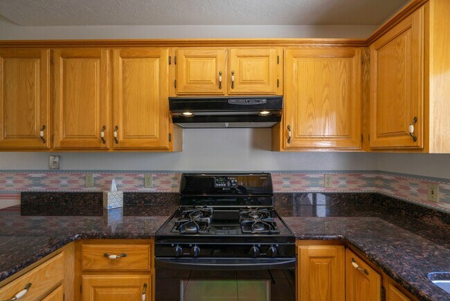 Building Photo - Spacious Stand Alone Home