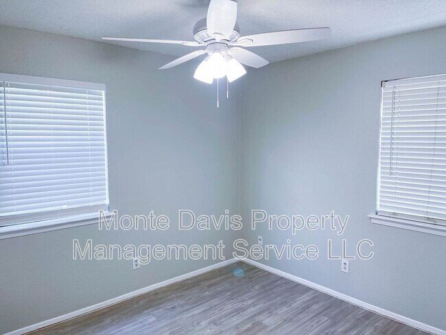 Building Photo - 1203 Southport Dr