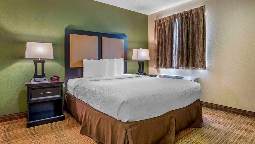 Building Photo - 5830 Westpark Dr