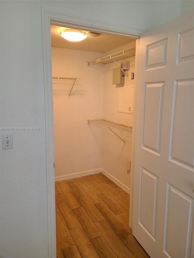 Building Photo - 2541 Centergate Dr