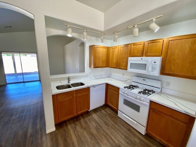 Building Photo - 3 Bed 2 Bath Corner Lot