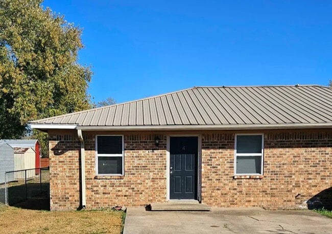 Building Photo - 111 Joy Dr