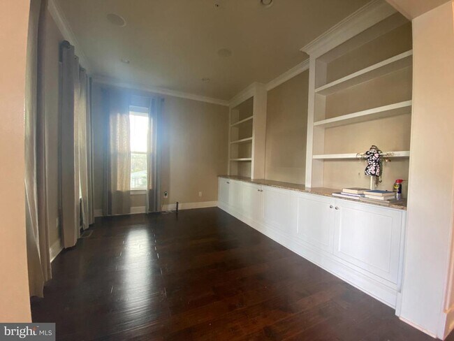 Building Photo - 2163 Potomac River Blvd