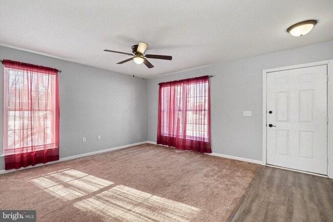 Building Photo - 54 Woodmyre Ln