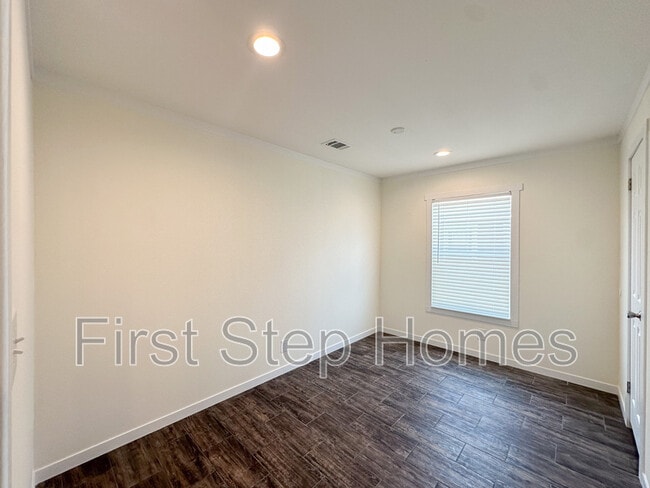 Building Photo - 237 Noriker Dr