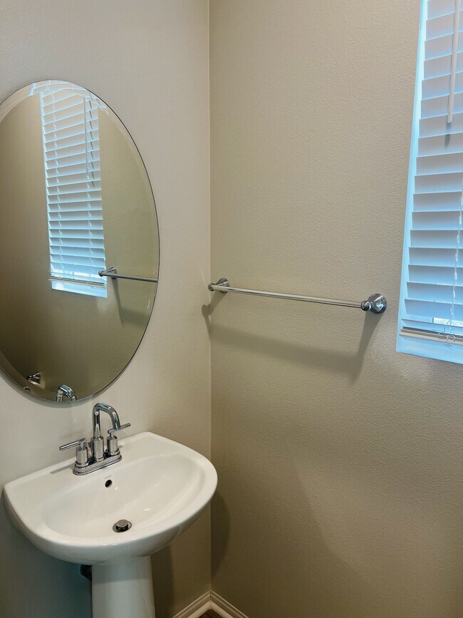 Building Photo - 40383 Birchfield Dr