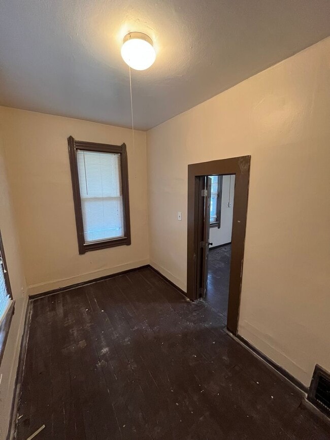 Building Photo - Section 8 Accepted, Charming 2BR 1 BA Home...
