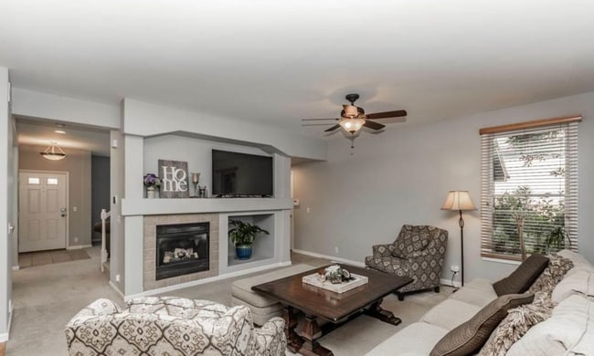 Building Photo - Stunning 4 Bedroom Elkhorn Home!!
