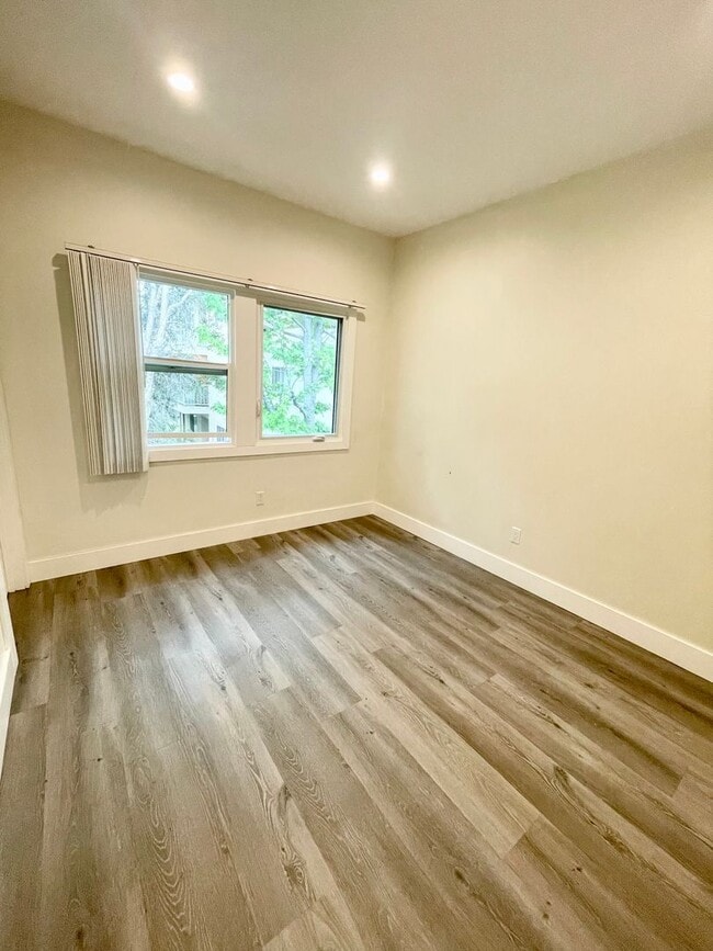 Building Photo - ***1 Bed 1 Bath apartment in the most desirable part of Pasadena***