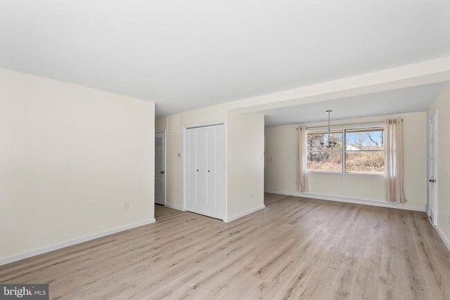 Building Photo - 4512 Lark Ln