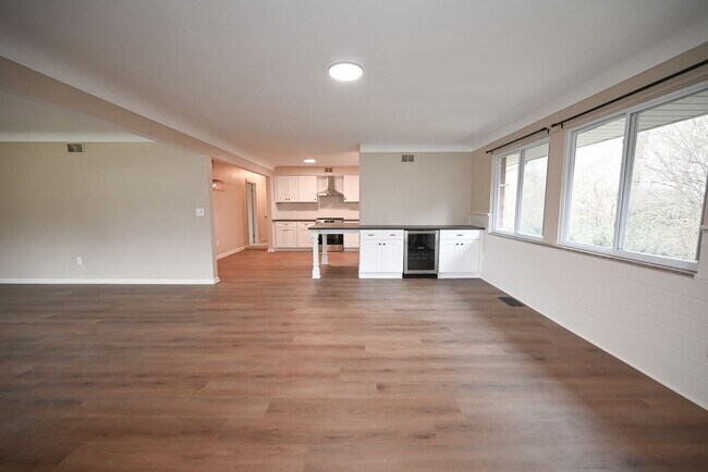 Building Photo - 7011 Stadium Dr