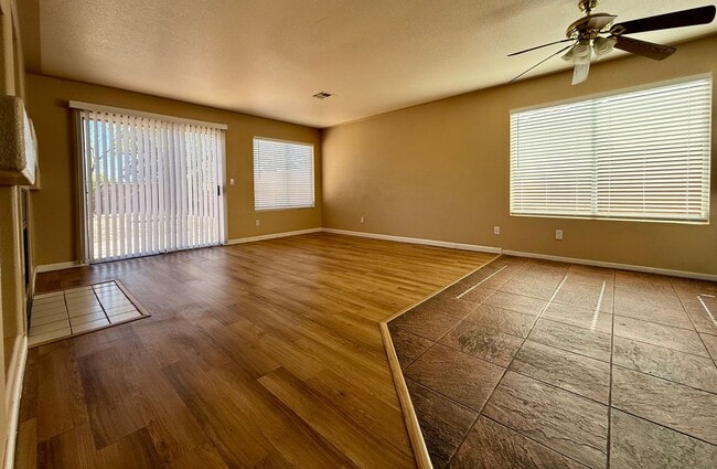 Building Photo - Fantastic 3 bed/2.5 bath in the Northwest ...