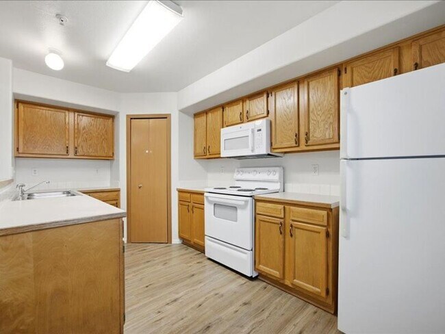 Building Photo - 6405 Chapel Hill Blvd