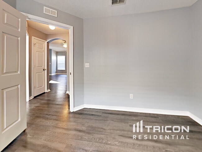 Building Photo - 7520 Oxford Garden Cir