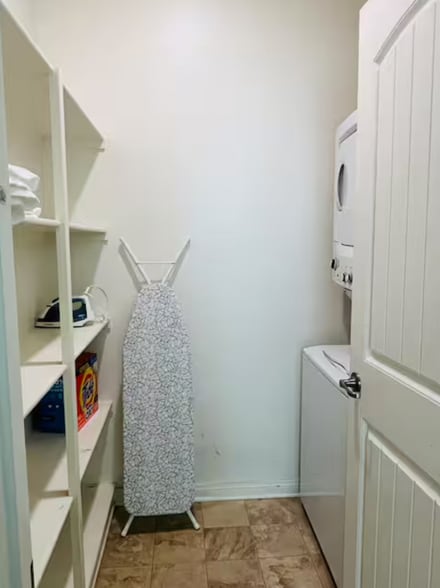 Building Photo - 3005 E Hopkins St