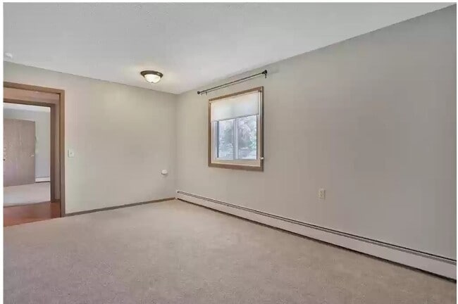 Building Photo - 4 Pine Tree Dr