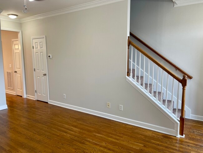 Building Photo - 1047 McKenna Dr
