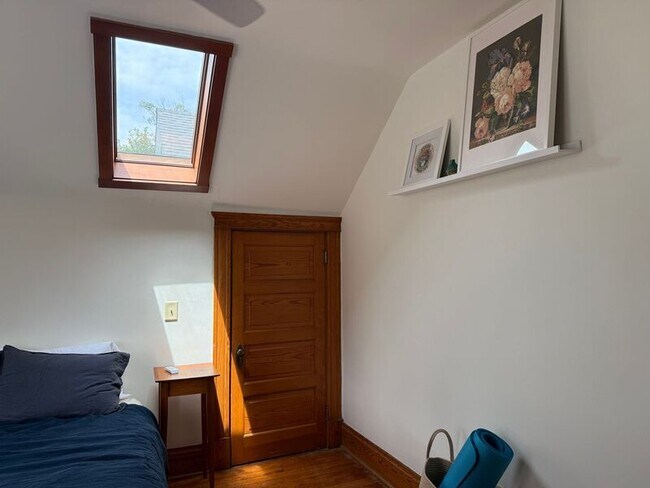 Building Photo - 3742 Kenilworth Pl