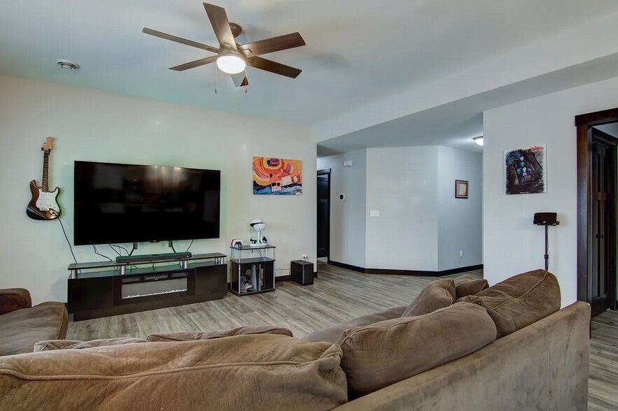 Building Photo - 3449 Rosewood Ln
