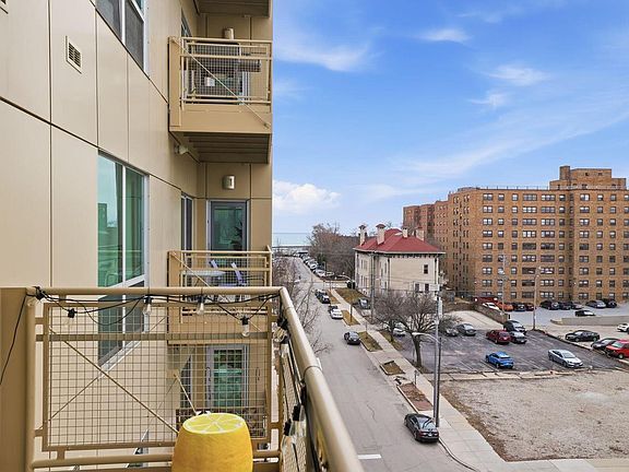 Building Photo - 1550 E Royall Pl