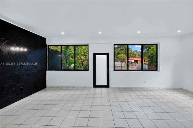 Building Photo - 524 NE 160th Terrace