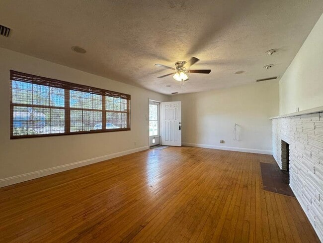 Building Photo - Beautiful Beachside Home in Ormond Beach!
