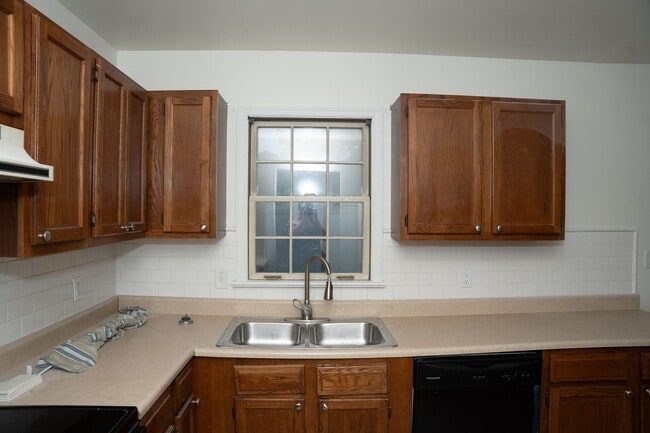 Building Photo - 53 E Summit St