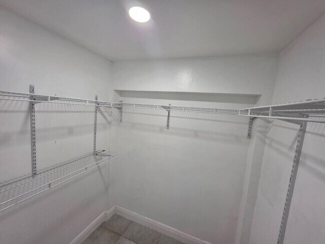 Building Photo - 690 NW 68th Ave