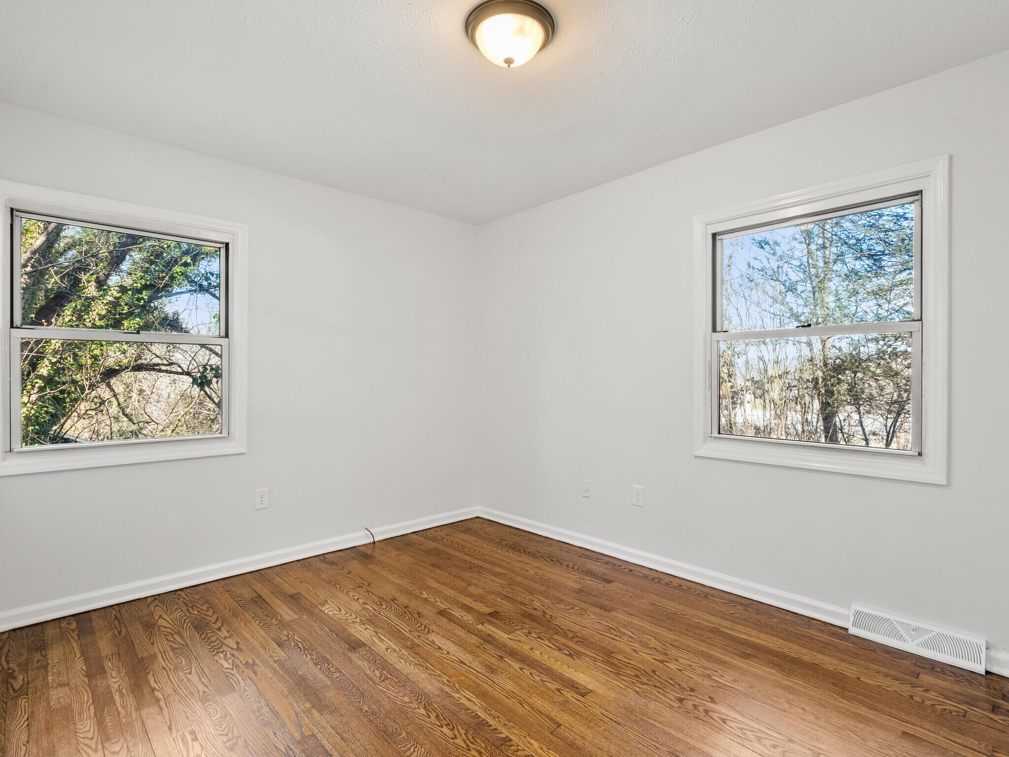 Building Photo - 51 W Chapel Rd