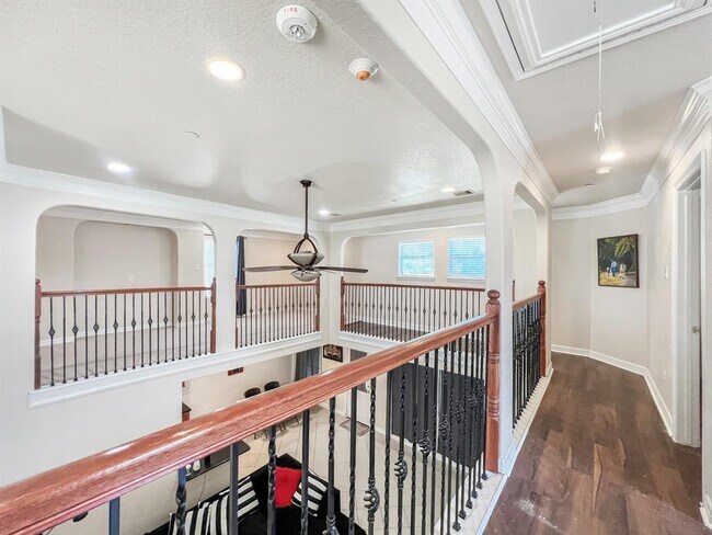 Building Photo - 5715 Ladonia St